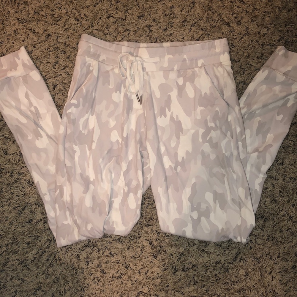 BUFFBUNNY white camo joggers